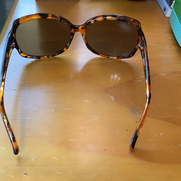 Women’s Sunglasses - Picture 4 of 4